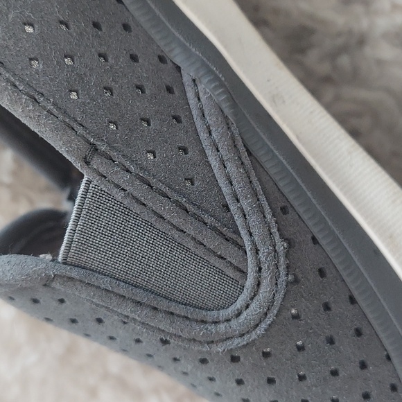 Size 7 Serry slip ons - Picture 7 of 7